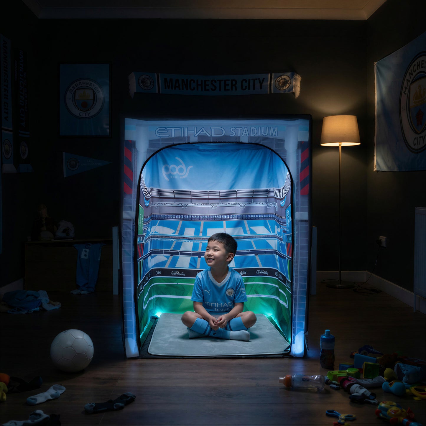 Manchester City PODSgo pop up play tent in a child bedroom, view 4